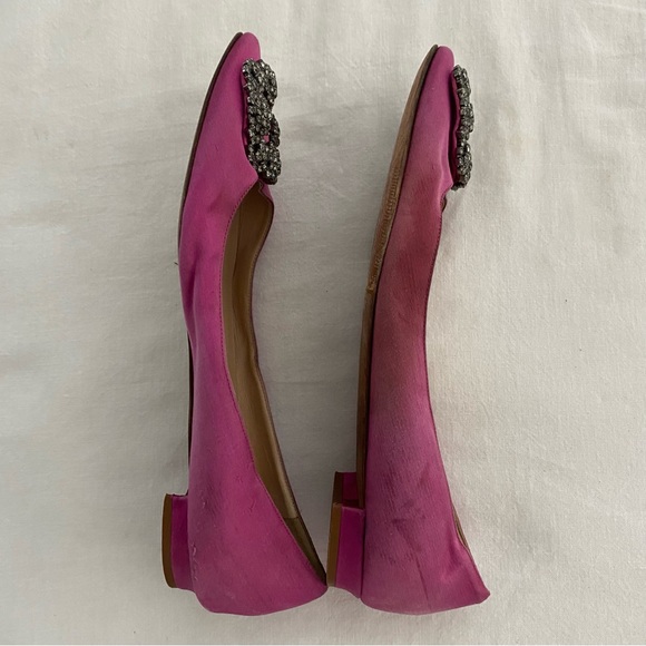 Manolo Blahnik Hangisiflat Crystal-Buckle Satin Point-Toe Flats - Picture 2 of 14